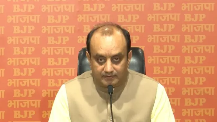 'मुस्लिम लीग धर्मनिरपेक्ष है और RSS सांप्रदायिक
