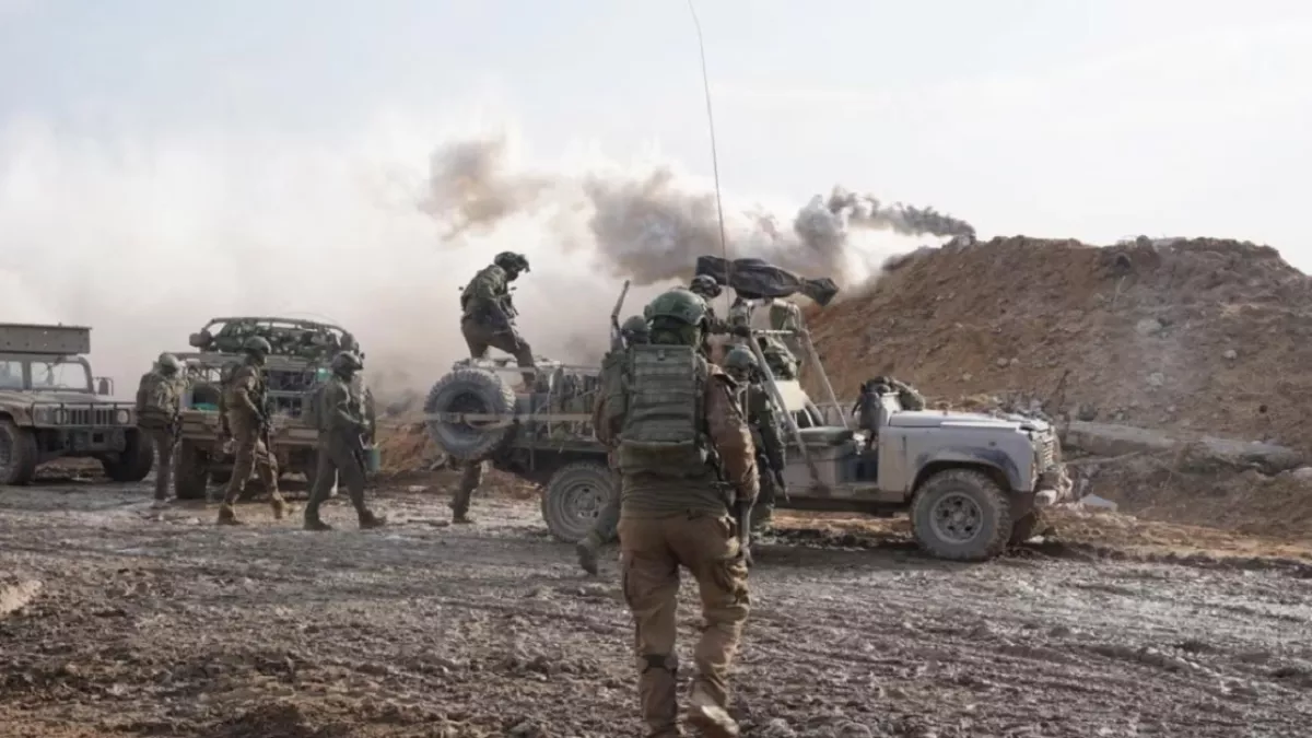 Israel Hamas War: राफा में इजरायली सेना ने फलस्तीनी सुरक्षाकर्मियों को बनाया निशाना, 10 की मौत; कई घायल - 10 Palestinian security personnel of merchant trucks killed by Israeli army in ...