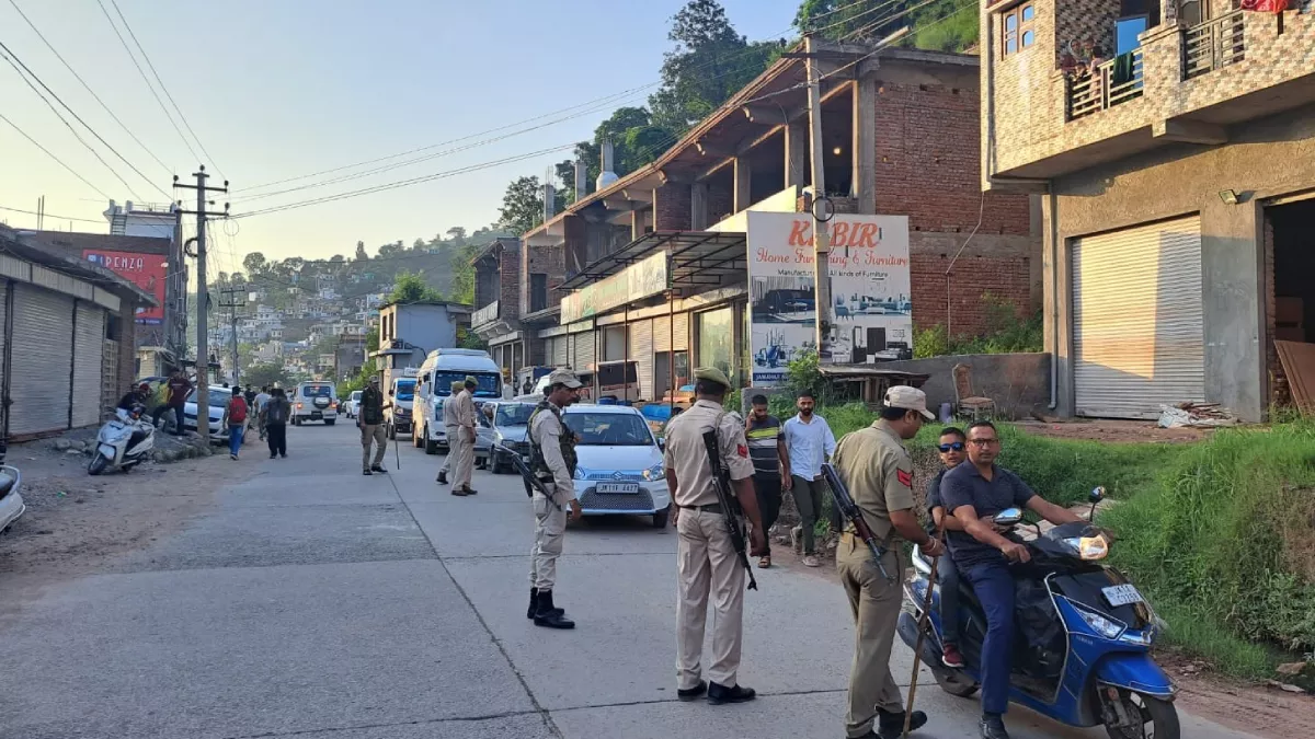 PM Modi in Kashmir: आतंकी घटनाओं के बाद PM मोदी की सुरक्षा को लेकर जी जान से जुटे सुरक्षाकर्मी, चप्पे-चप्पे पर कड़ा पहरा
