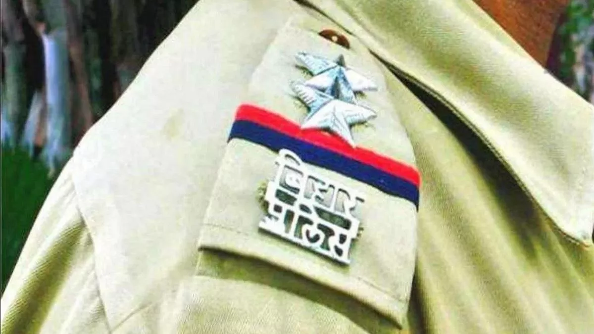 रस्सी पकड़े सो गया था चौकीदार, कैदी हुआ फरार; निलंबित दारोगा की शिकायत पर FIR दर्ज