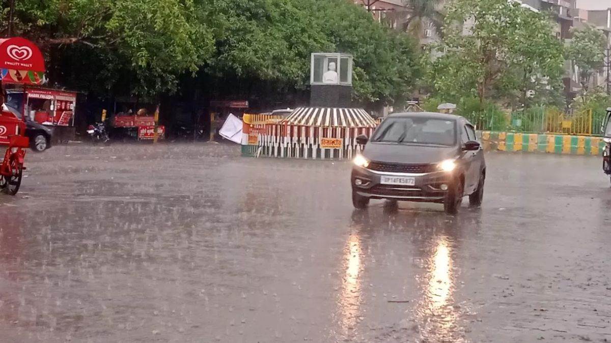 ncr new delhi city weather yellow alert for thunderstorm and rain