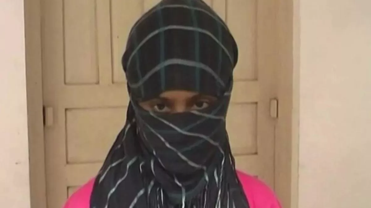 UP News: बुलंदशहर में प्रेमी के कहने पर प्रेमिका ने पिता को कीटनाशक मिलाकर पिलाया दूध, पंचायत में हुआ समझौता