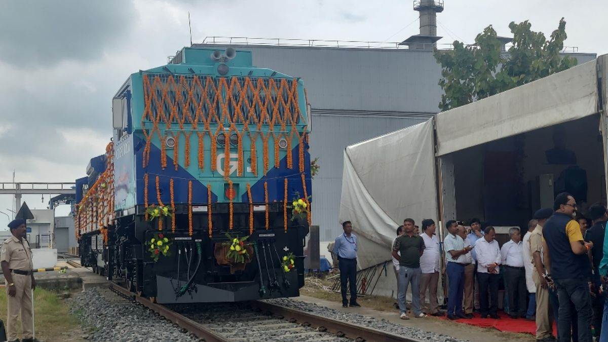 https://www.jagranimages.com/images/newimg/20062025/20_06_2025-railway_engine_23968818_151640810.jpg