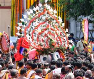 आज महाप्रभु जगन्नाथ जी जन्म वेदी से रत्न वेदी की यात्रा करेंगे।