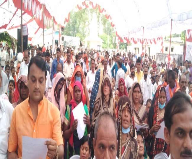 UP Block Pramukh Oath Ceremony Only 22 out of 23 Block Pramukh of Prayagraj are taking oath today one is in jail