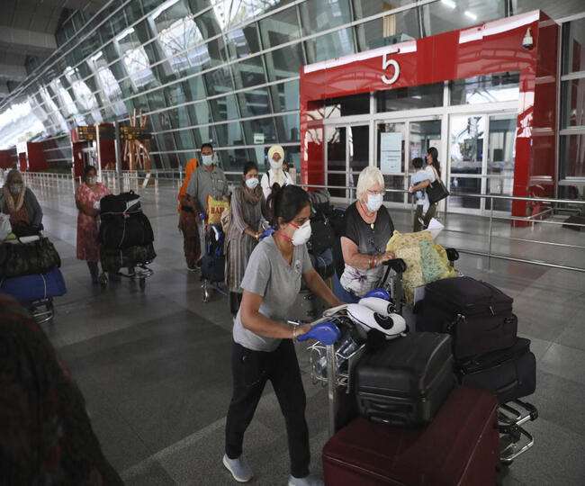 बंगाल में फ्लाइट से आने वाले यात्रियों को टीकाकरण या नेगेटिव आरटी-पीसीआर रिपोर्ट प्रस्तुत करना होगा