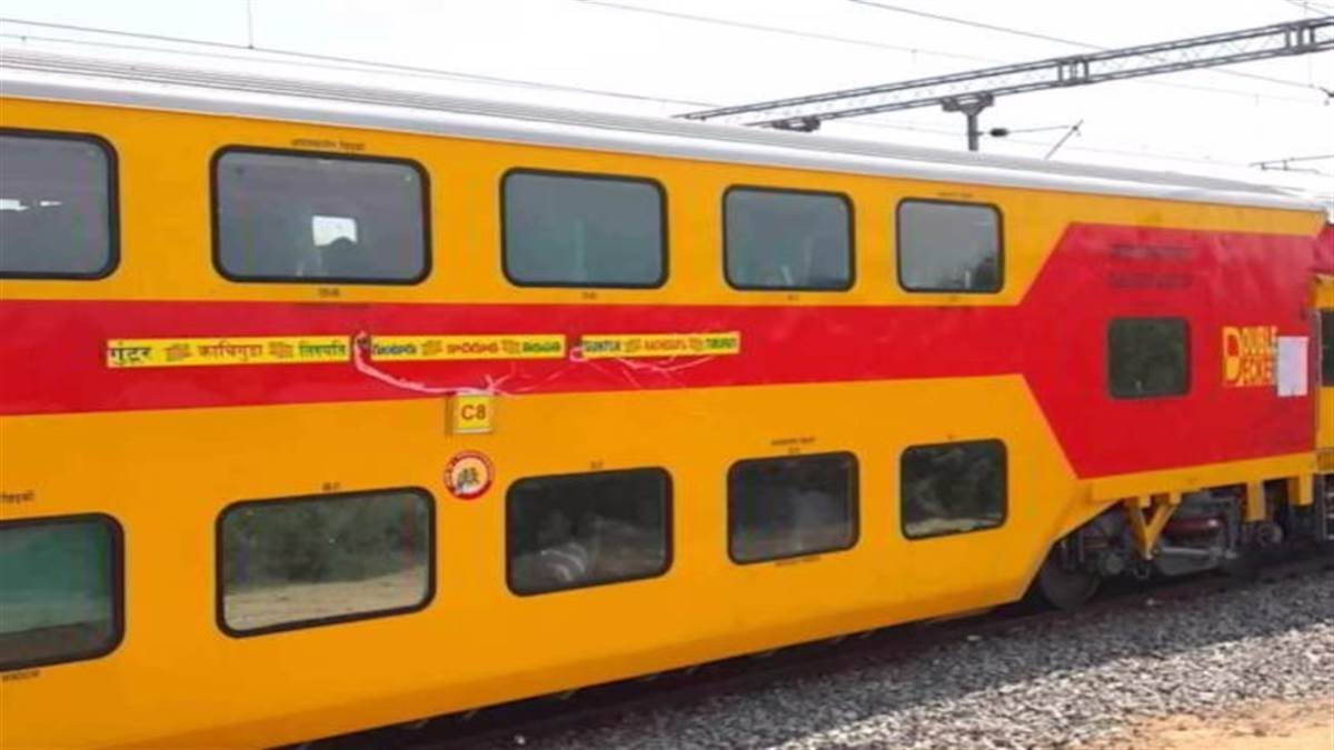 https://www.jagranimages.com/images/newimg/20072022/20_07_2022-double_decker_train_22909632.jpg