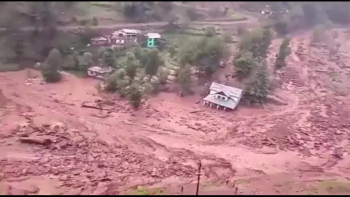 प्रशासन राहत कार्य में जुट गया है। नुकसान का भी आंकलन लगाया जा रहा है।