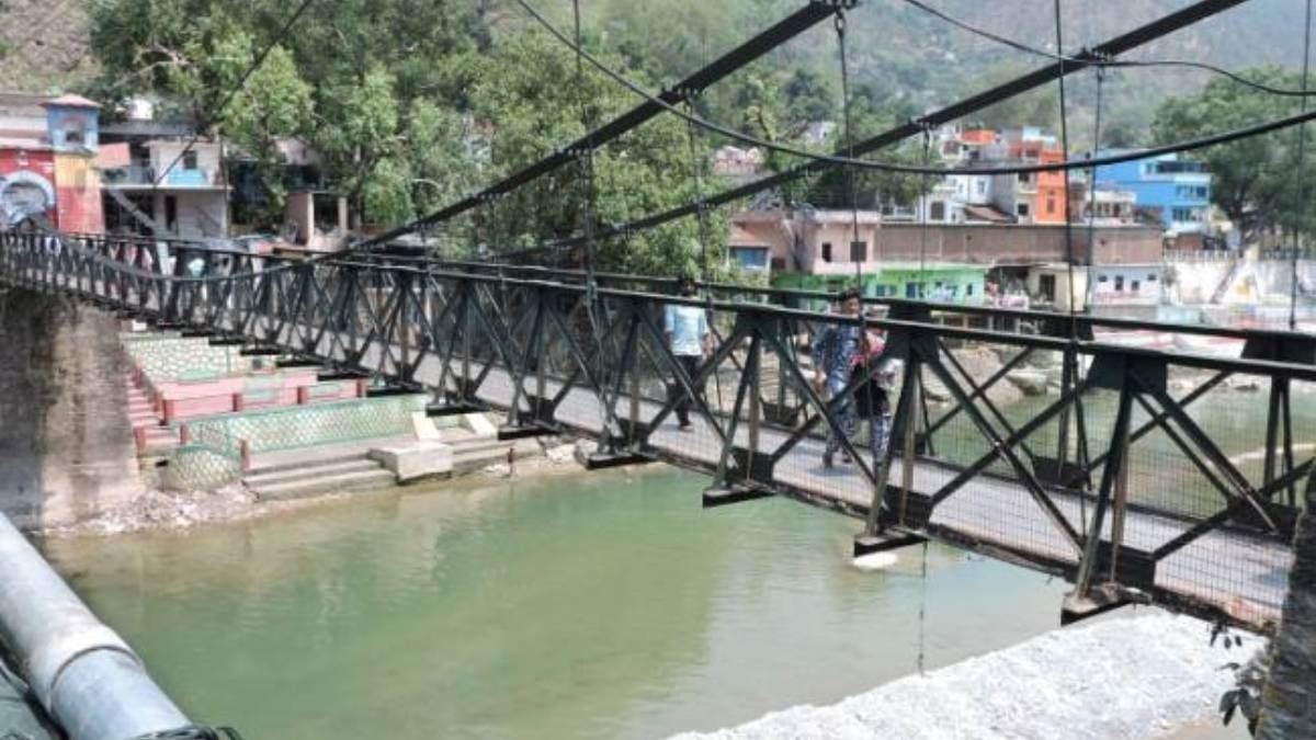 110 years old suspension bridge built on saryu river in bageshwar closed for movement