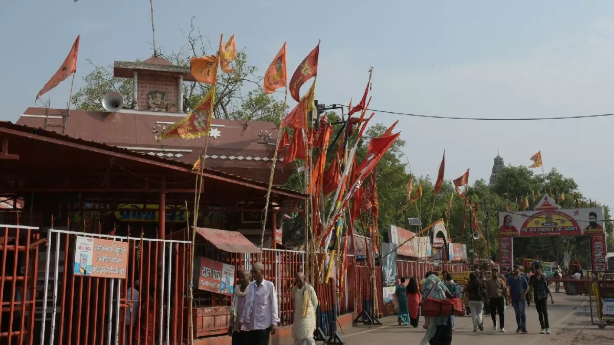 Prayagraj News: लेटे हनुमान मंदिर की व्यवस्था संचालन पर प्रशासन व महंत आमने-सामने, कॉरिडोर बनने का है प्रस्‍ताव