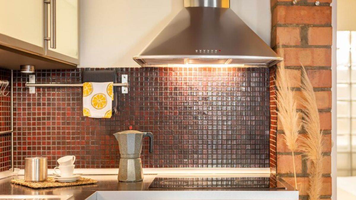 https://www.jagranimages.com/images/newimg/20072024/20_07_2024-best_chimney_for_kitchen__23762002.jpg