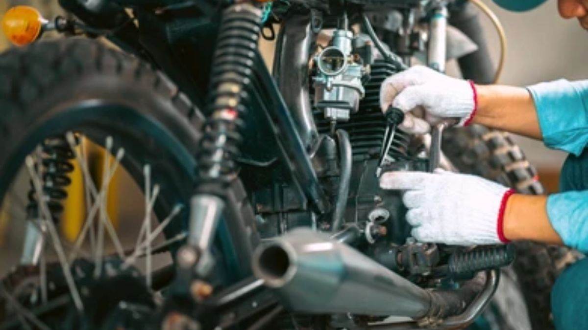 https://www.jagranimages.com/images/newimg/20072024/20_07_2024-bike_maintenance_checklist_23761975.jpg