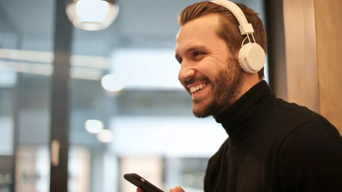 नहीं रहेगा दुनियादारी का होश! जब चढ़ेगा Headphones का ख़ुमार, इनका 3D साउंड है एकदम झक्कास