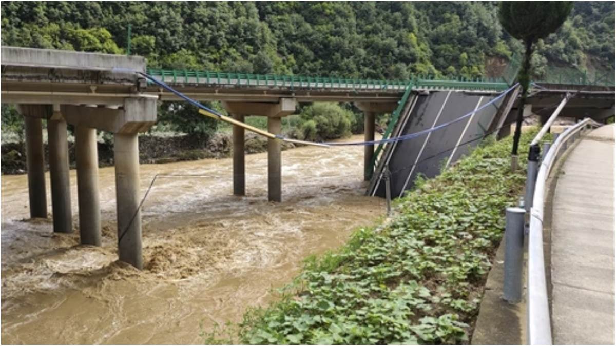 https://www.jagranimages.com/images/newimg/20072024/20_07_2024-china_flood_1_23762001.jpg