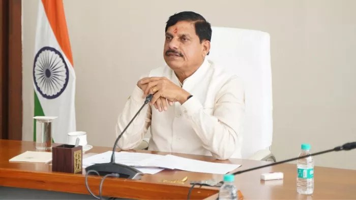 उत्तर प्रदेश के बाद मध्य प्रदेश में भी दुकानों पर दुकानदारों के नाम का बोर्ड लगाने की मांग उठी है।