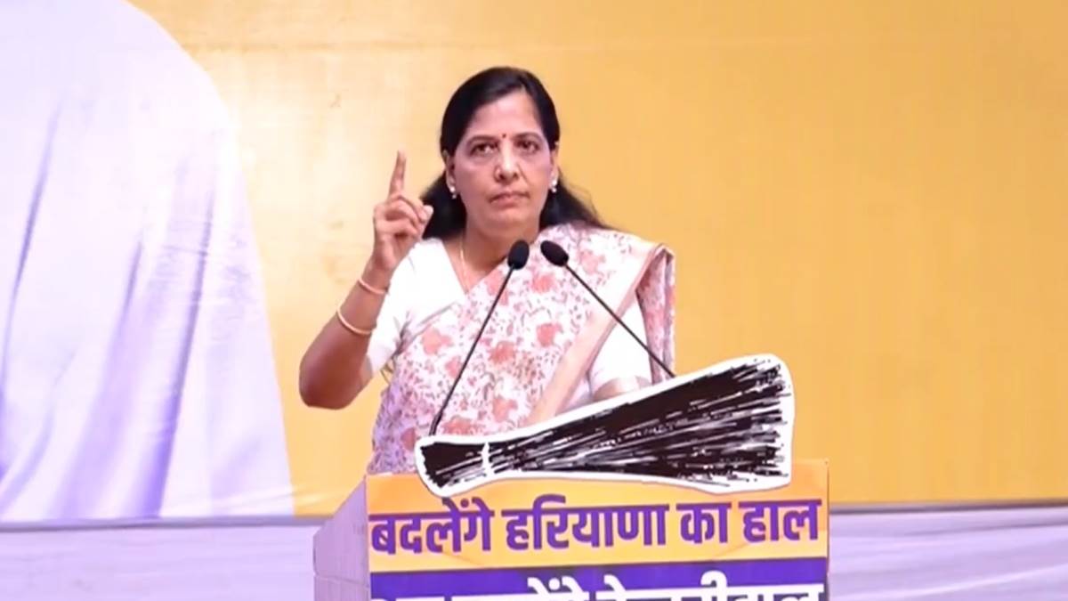 Haryana Election 2024: मुफ्त बिजली और इलाज, महिलाओं को हर महीने हजार रुपये;  सुनीता केजरीवाल ने लॉन्च की 5 गारंटी - Sunita Kejriwal in Haryana launches  AAP first guarantee for ...