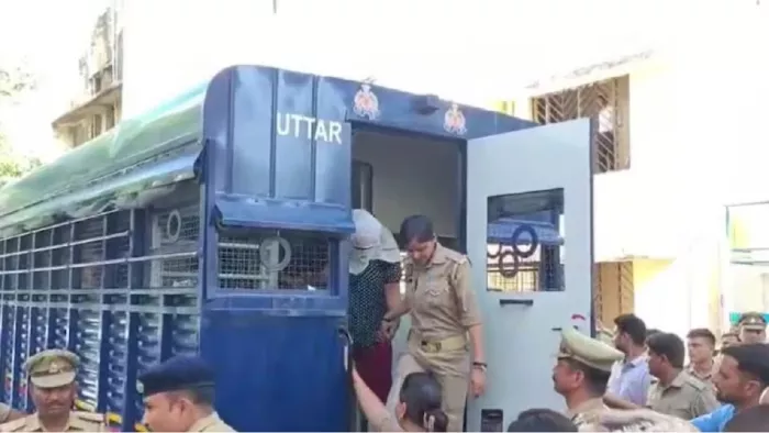 आयशा गिरोह के सदस्यों को पहुंचाती थी फंडिंग की रकम