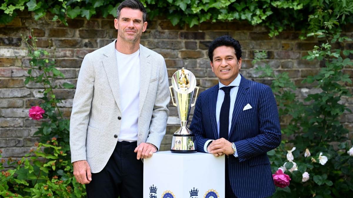https://www.jagranimages.com/images/newimg/20072025/20_07_2025-anderson_tendulkar_trophy_1_23989612.jpg