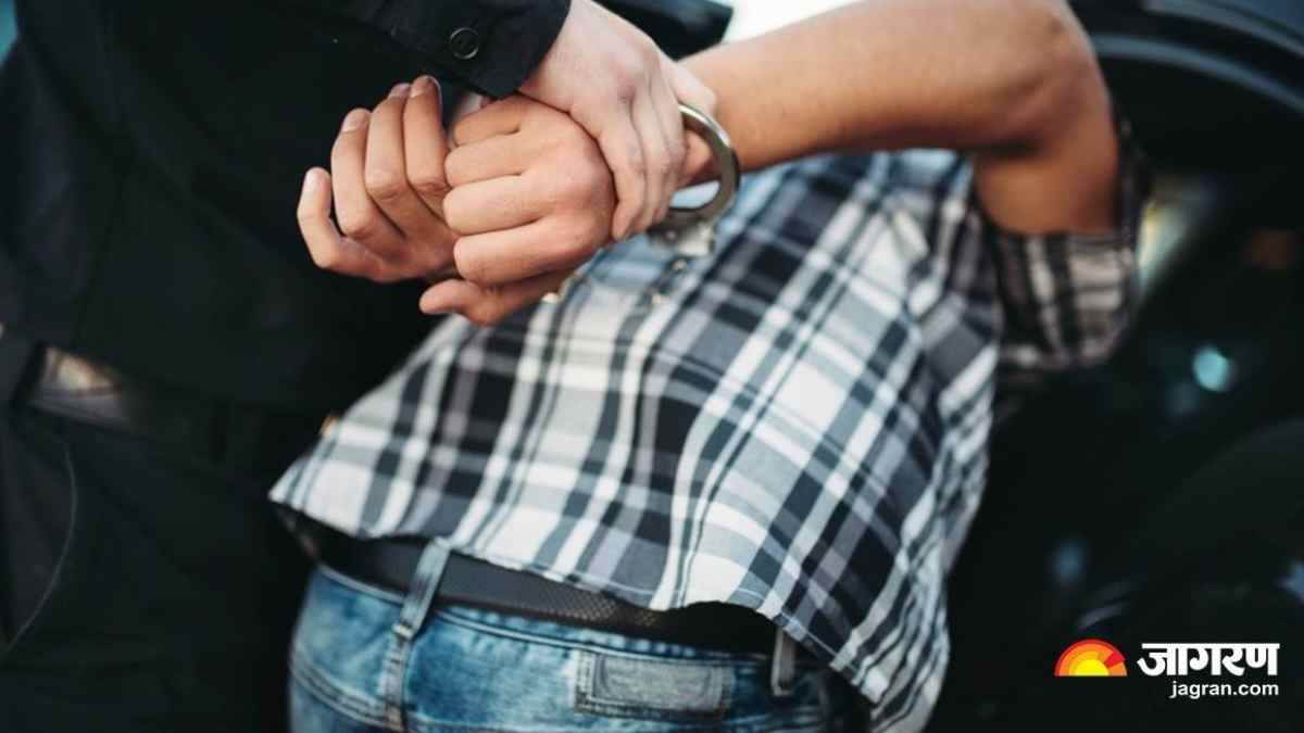 ncr delhi heist fake cbi officers rob businessman in bollywood style operation