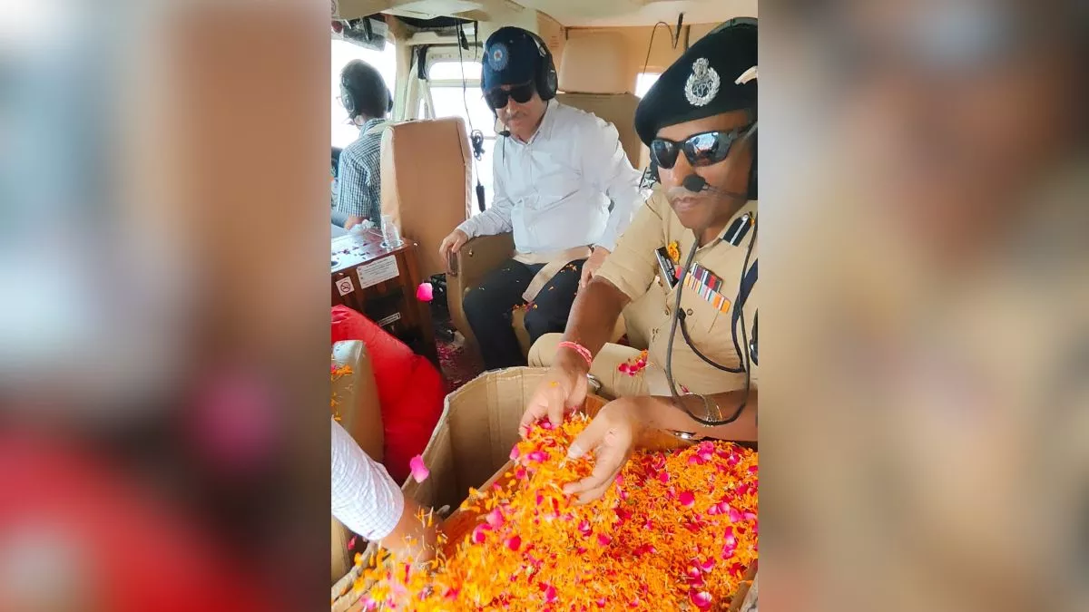 महादेव के भक्तों पर कमिश्नर व DIG ने हेलीकॉप्टर से फूल बरसाए, 'हर-हर महादेव' से गूंज उठा सहारनपुर