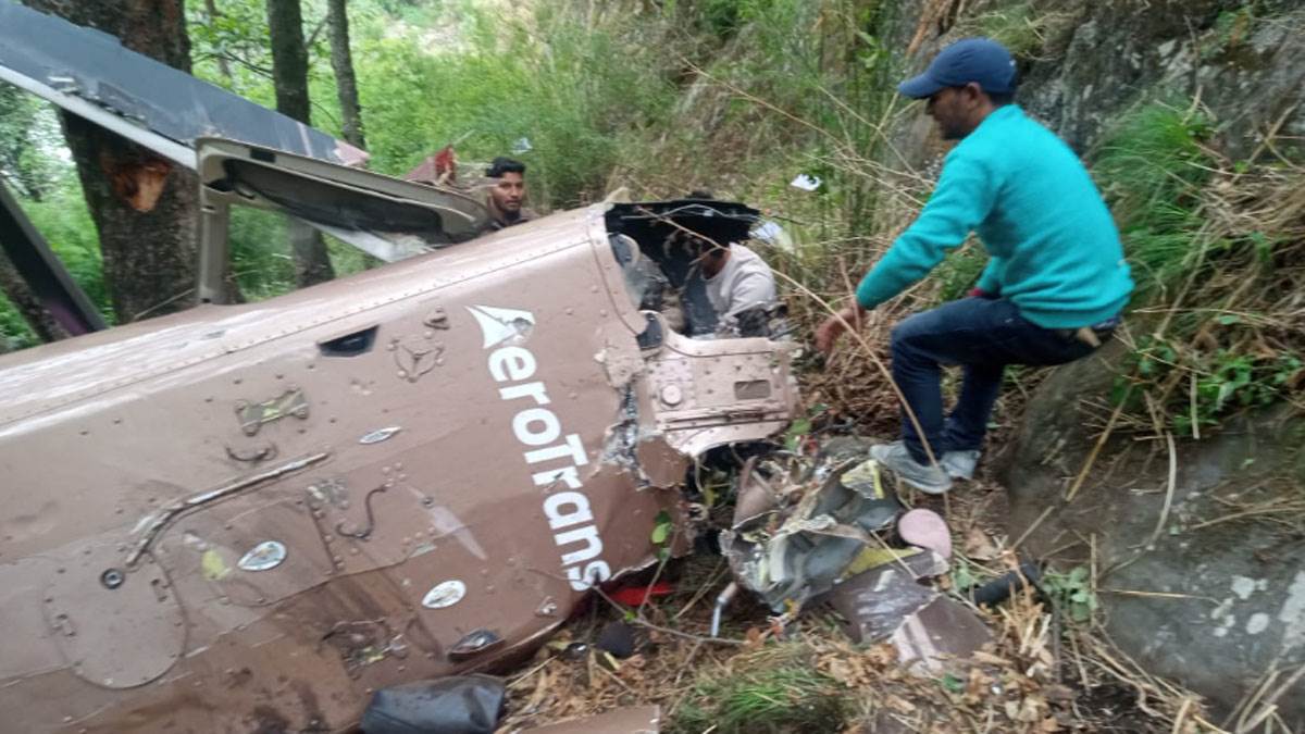 https://www.jagranimages.com/images/newimg/20072025/20_07_2025-helicopter-crash-3_23989387.jpg