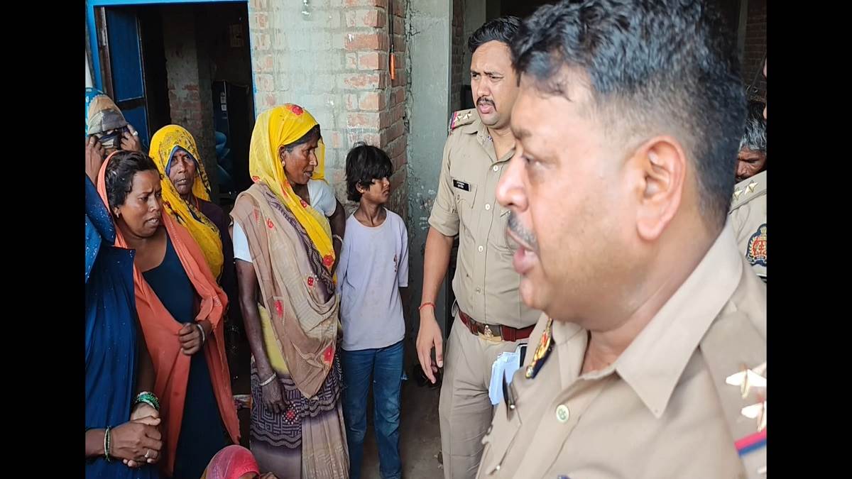 farmer dead body in kada kaushambi area field suspected consumed poison