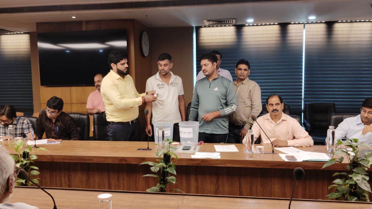 ncr noida news 40 plots allotted to farmers in greater noida