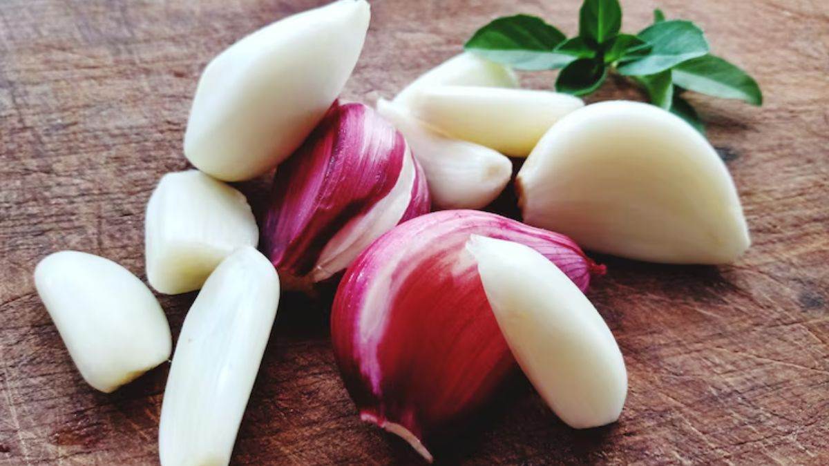 https://www.jagranimages.com/images/newimg/20072025/20_07_2025-onion_and_garlic_23989209.jpg