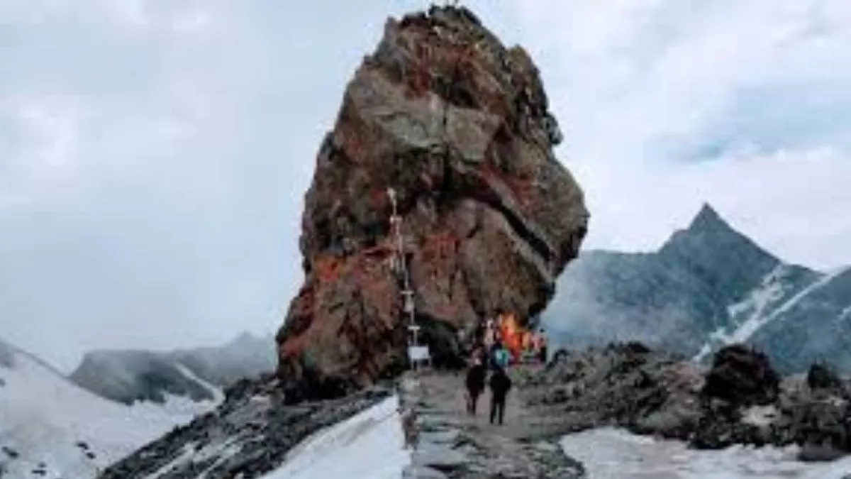 Shrikhand Yatra: श्रद्धालु का शव सड़क तक लाने के मांग लिए थे 60 हजार रुपये, अब प्रशासन ने की कार्रवाई, सेक्टर मजिस्ट्रेट बदले