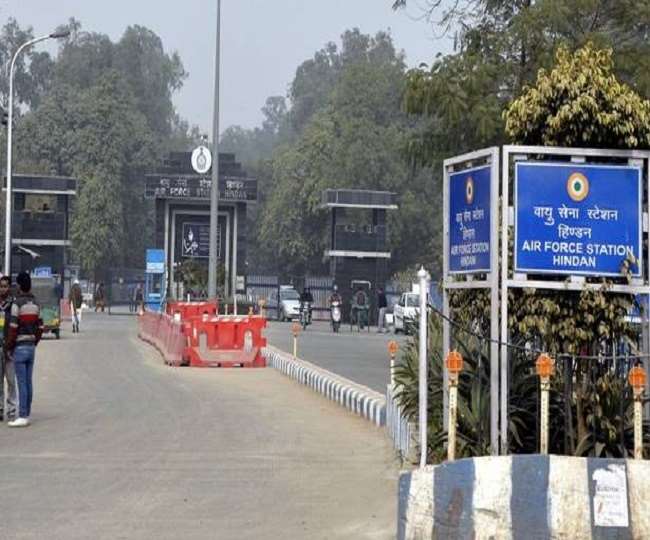 Ghaziabad News: हिंडन एयरबेस की दीवार के पास से संदिग्ध युवक गिरफ्तार