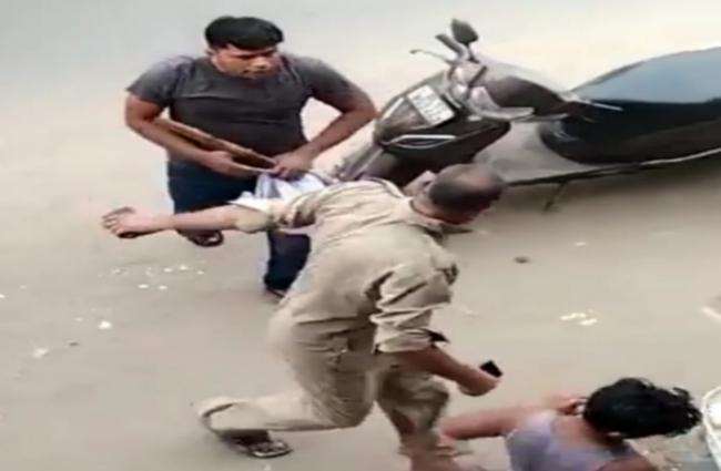 मामला दर्ज कर सिपाही को किया गया गिरफ्तार, दमकलकर्मी से मारपीट में सिपाही निलंबित।