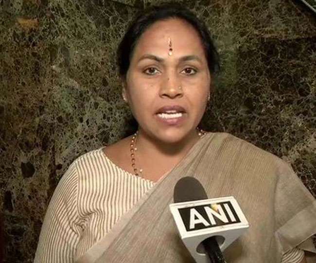 महिलाओं की सुरक्षा के लिए उन्हें अफगानिस्तान भेजें: भारतीय महिलाओं पर ओवैसी की टिप्पणी पर बोलीं शोभा करंदलाजे