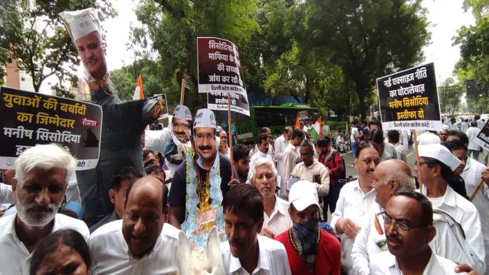 शराब नीति के खिलाफ दिल्ली कांग्रेस का AAP दफ्तर के बाहर विरोध प्रदर्शन, भारी पुलिस बल तैनात
