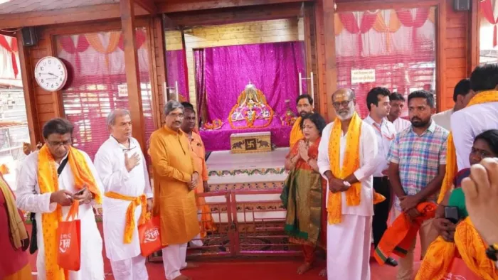 Rajnikant in UP : रजनीकांत पहुंचे अयोध्या; किए रामलला के दर्शन, कहा-मंदिर निर्माण पूरा होने पर फिर आएंगे