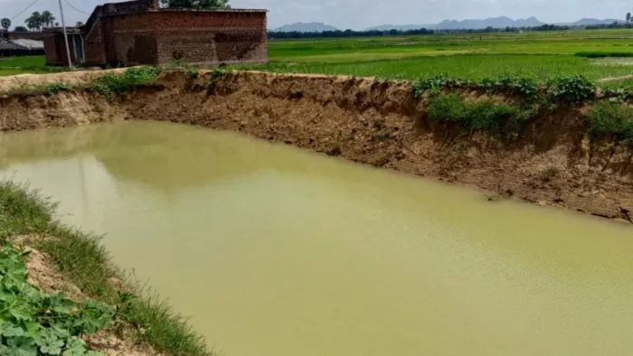 सोनडीहा गांव का तालाब जिसमें हुई थी तीन बच्चियों की मौत