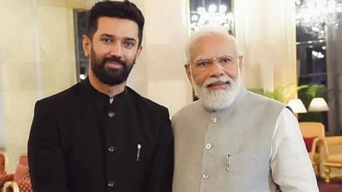 केंद्रीय मंत्री चिराग पासवान और प्रधानमंत्री नरेंद्र मोदी। (फाइल फोटो)