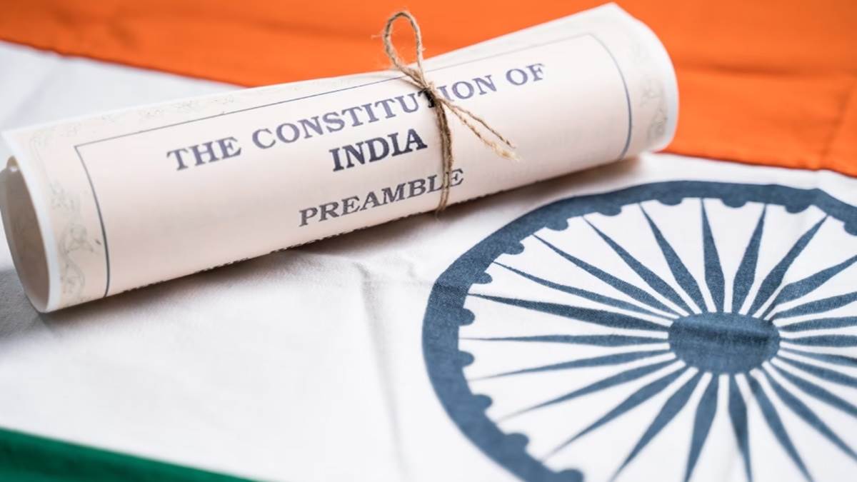 यहां है Indian Constitution और उस पर लिखी गई शानदार किताबें - बाबा साहेब से लेकर फली S नरीमन तक