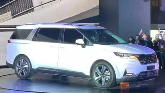 2024 Kia Carnival 3 अक्टूबर को लॉन्च होने वाली है।