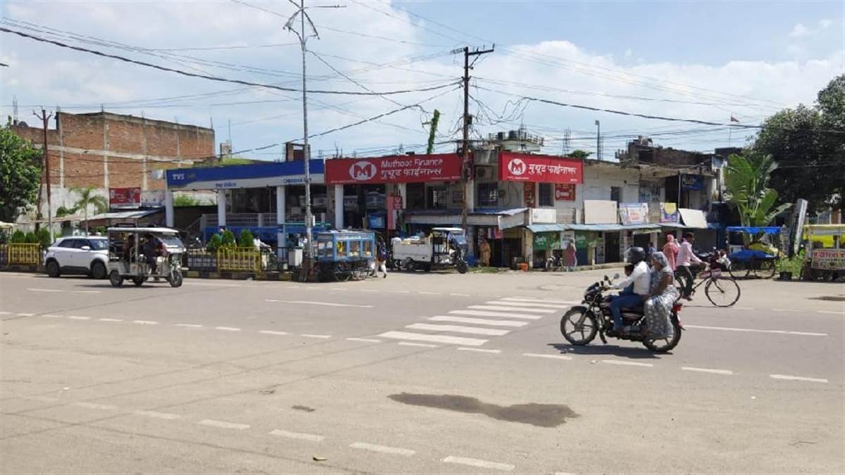 humidity and heat increased after light rain in maharajganj