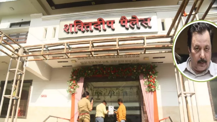 अखिलेश दुबे का शक्तिदीप पैलेस सील कर दिया गया है।