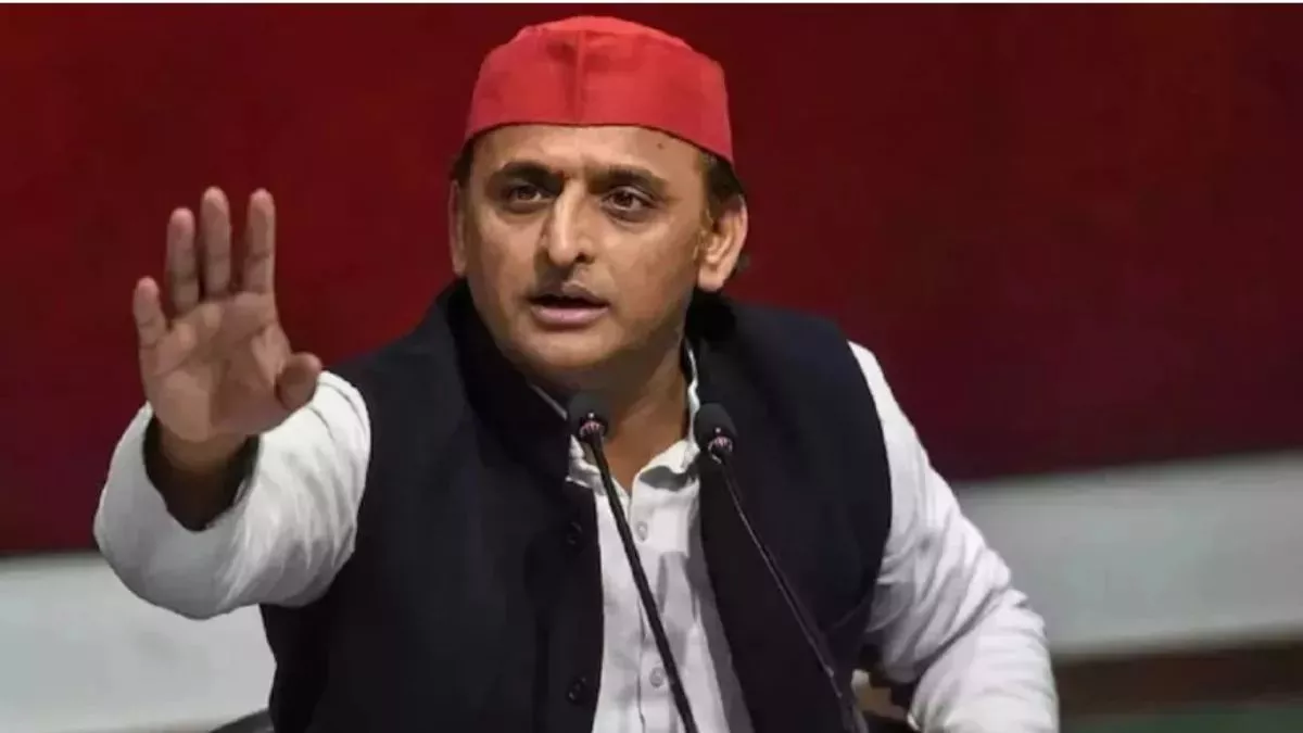 अखि‍लेश का भाजपा पर न‍िशाना, कहा- चुनाव आयोग, बीजेपी और जिला प्रशासन की तिगड़ी बिगाड़ रही काम