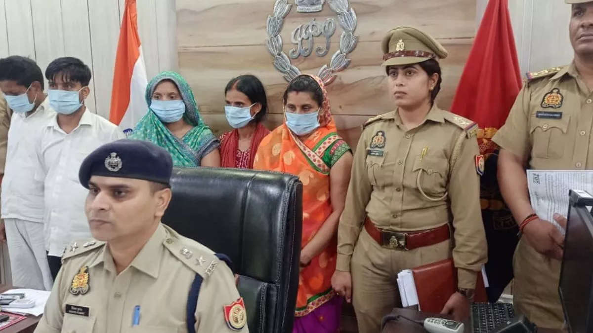 Balrampur News: कूटरचित अभिलेखों से जमीन हड़पने वाली तीन महिलाओं समेत पांच गिरफ्तार