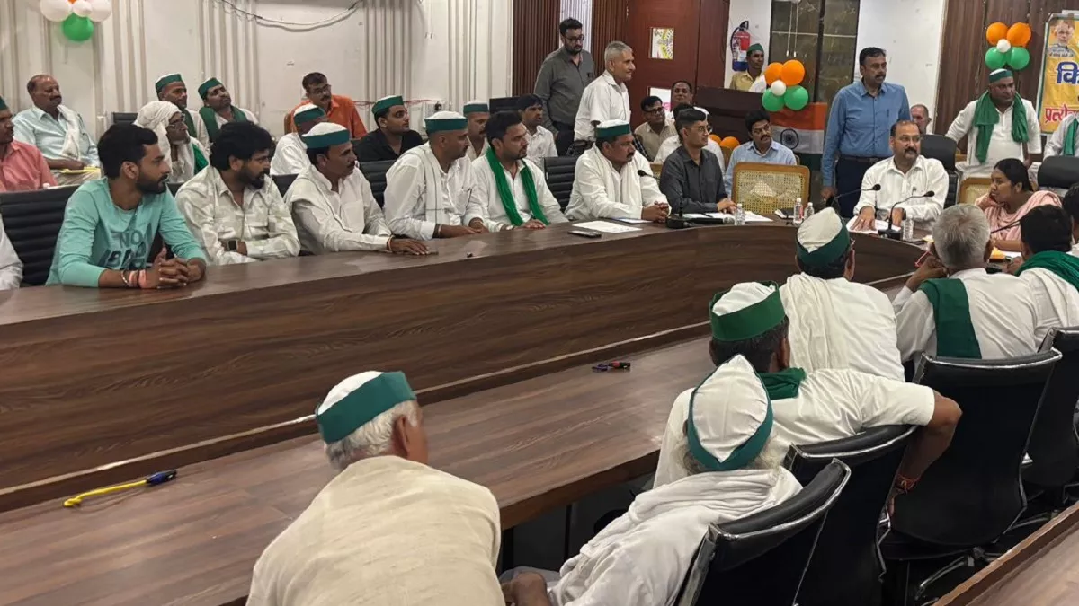 Meerut News: किसान दिवस में इस बात को लेकर दो संगठनों के नेताओं के बीच हो गया विवाद, डीएम को करना पड़ा हस्तक्षेप