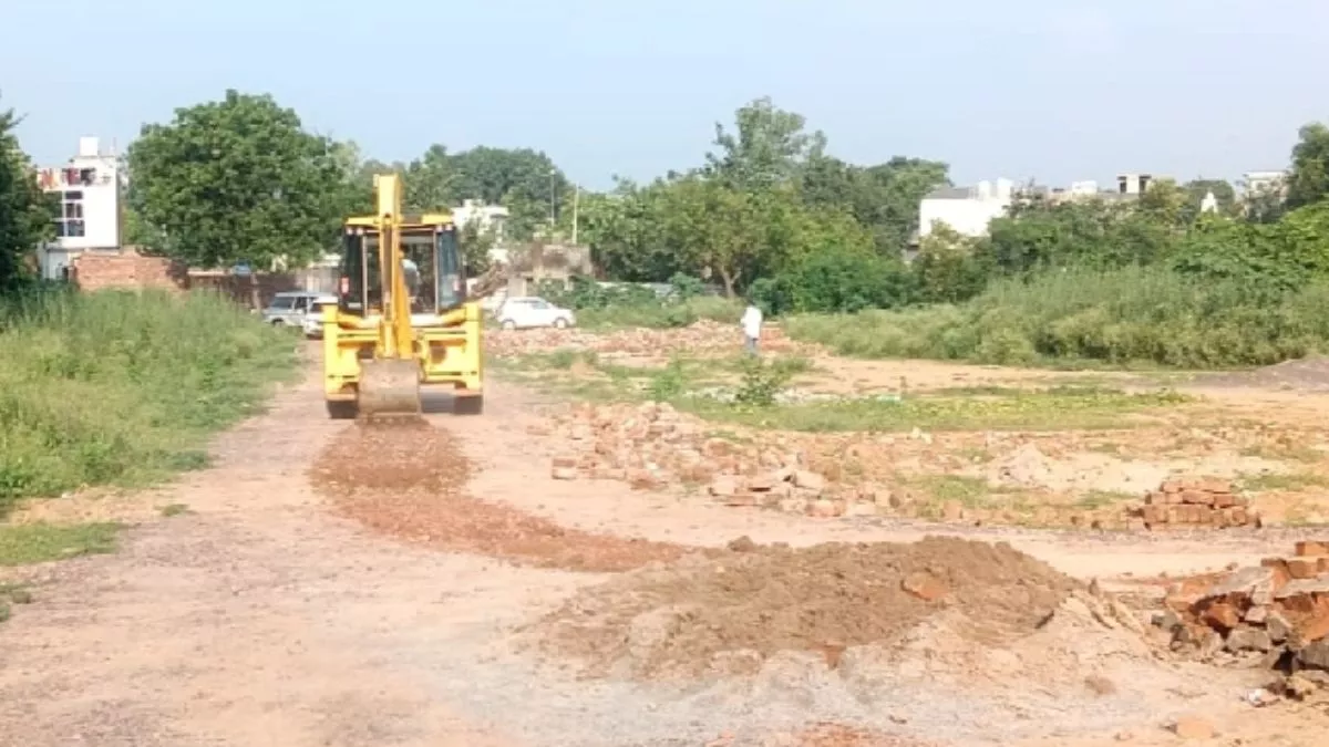 दिल्ली-NCR में यहां चोरी-छिपे बसाई जा रही थी अवैध कॉलोनी, तीन एकड़ जमीन पर 1 घंटे तक गरजा बुलडोजर