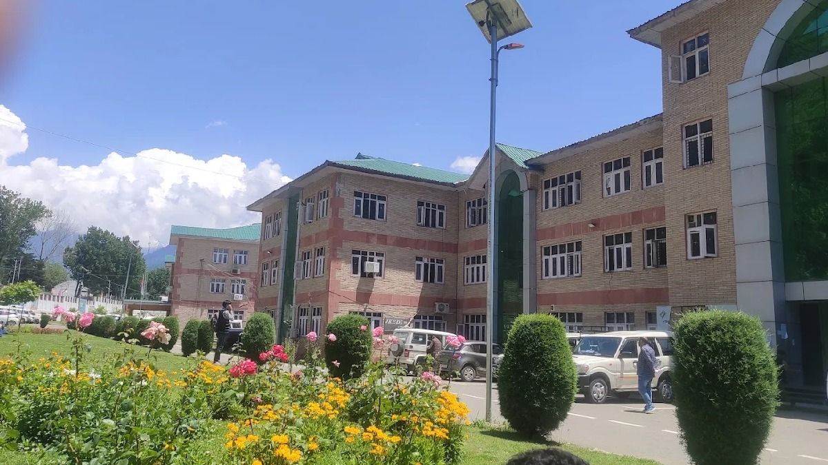 https://www.jagranimages.com/images/newimg/20082025/20_08_2025-himachal_news_24019052.jpg
