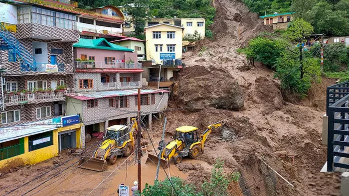 हिमाचल में वर्षा, भूस्खलन व बादल फटने से काफी नुकसान हो रहा है (फोटो- पीटीआई)