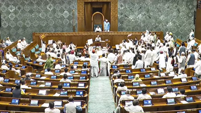 अमित शाह ने लोकसभा में तीन बिल पेश किया। (फोटो सोर्स- संसद टीवी)