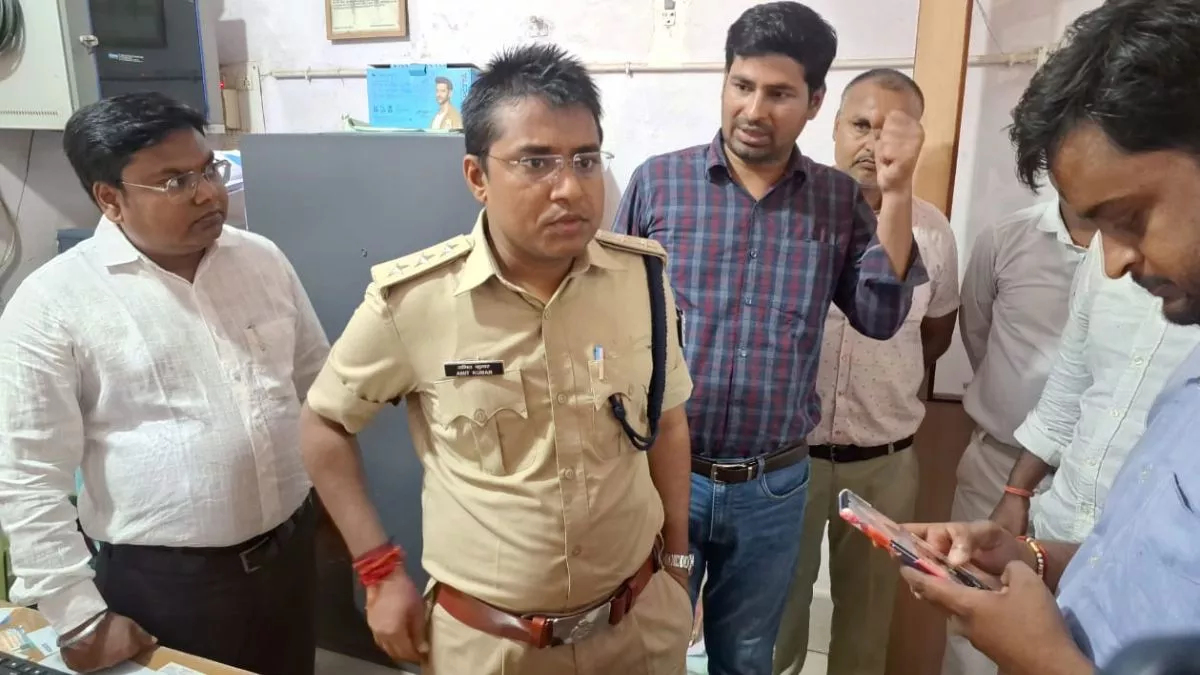 Bihar News: मधुबनी में नकाबपोश बदमाशों ने PNB ATM से रुपये लूटने का किया प्रयास