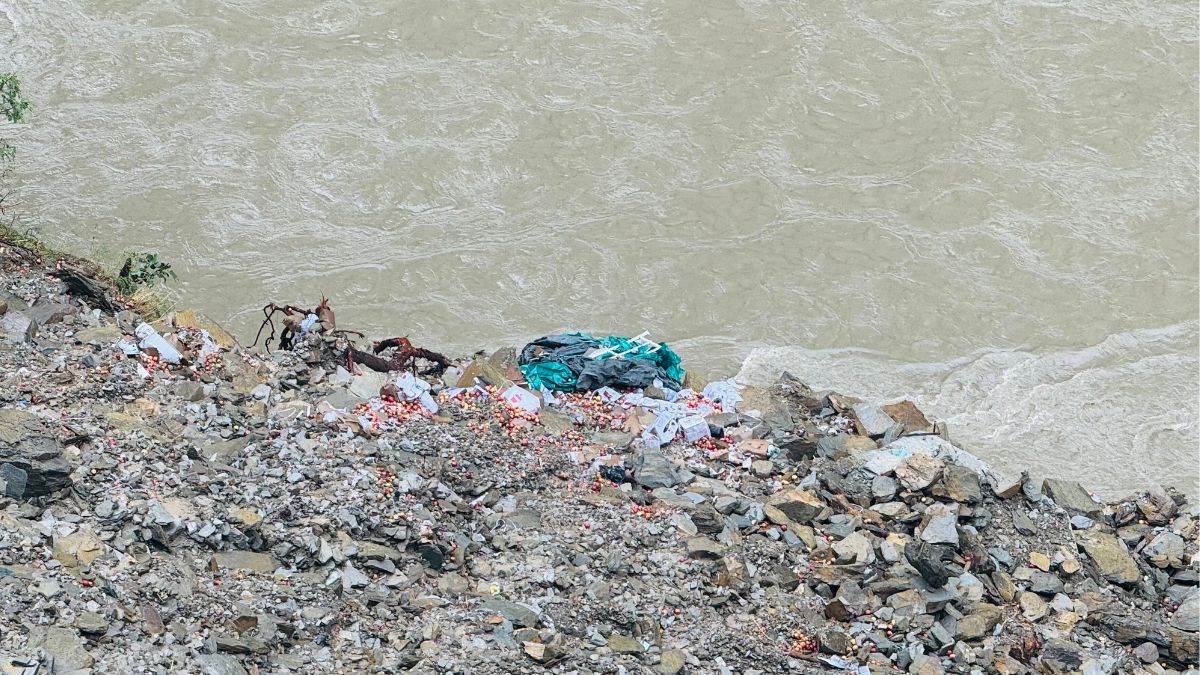 mandi road accident vehicle plunges into beas river near pandoh dam himachal pradesh