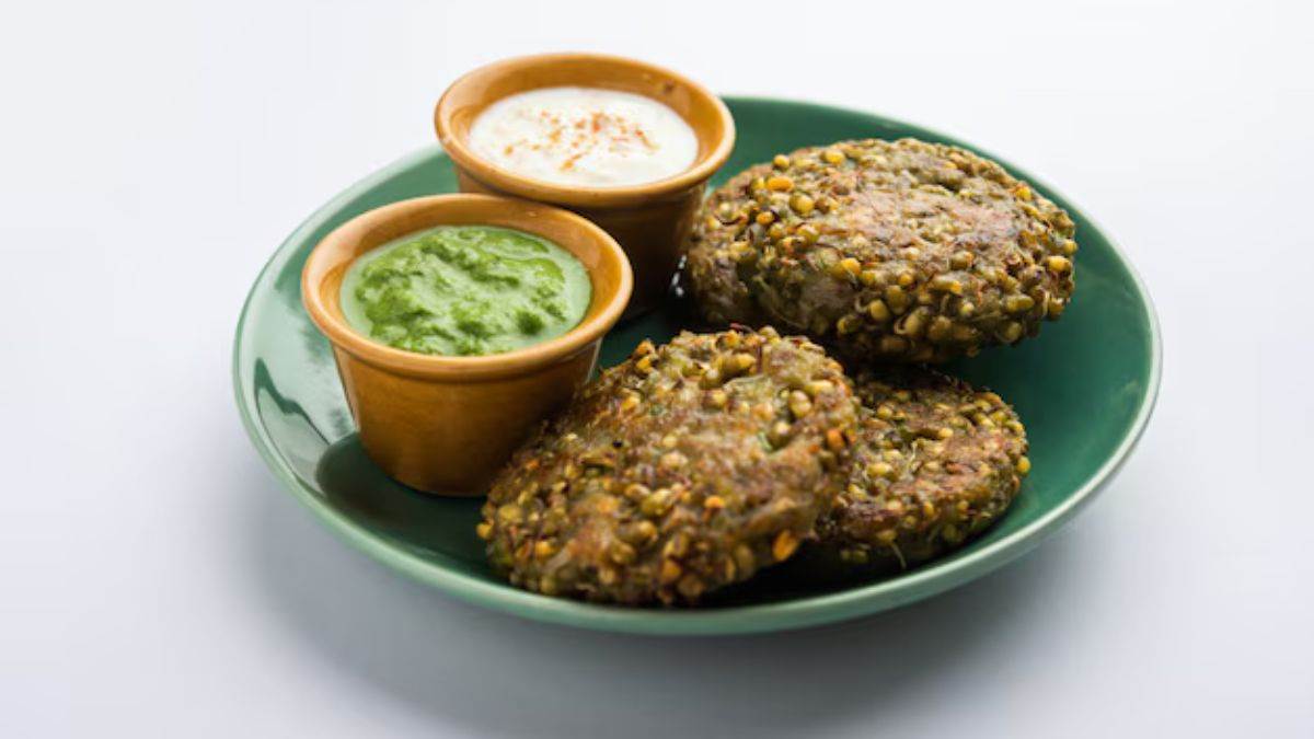 https://www.jagranimages.com/images/newimg/20082025/20_08_2025-moong_dal_tikki_recipe_24018811.jpg